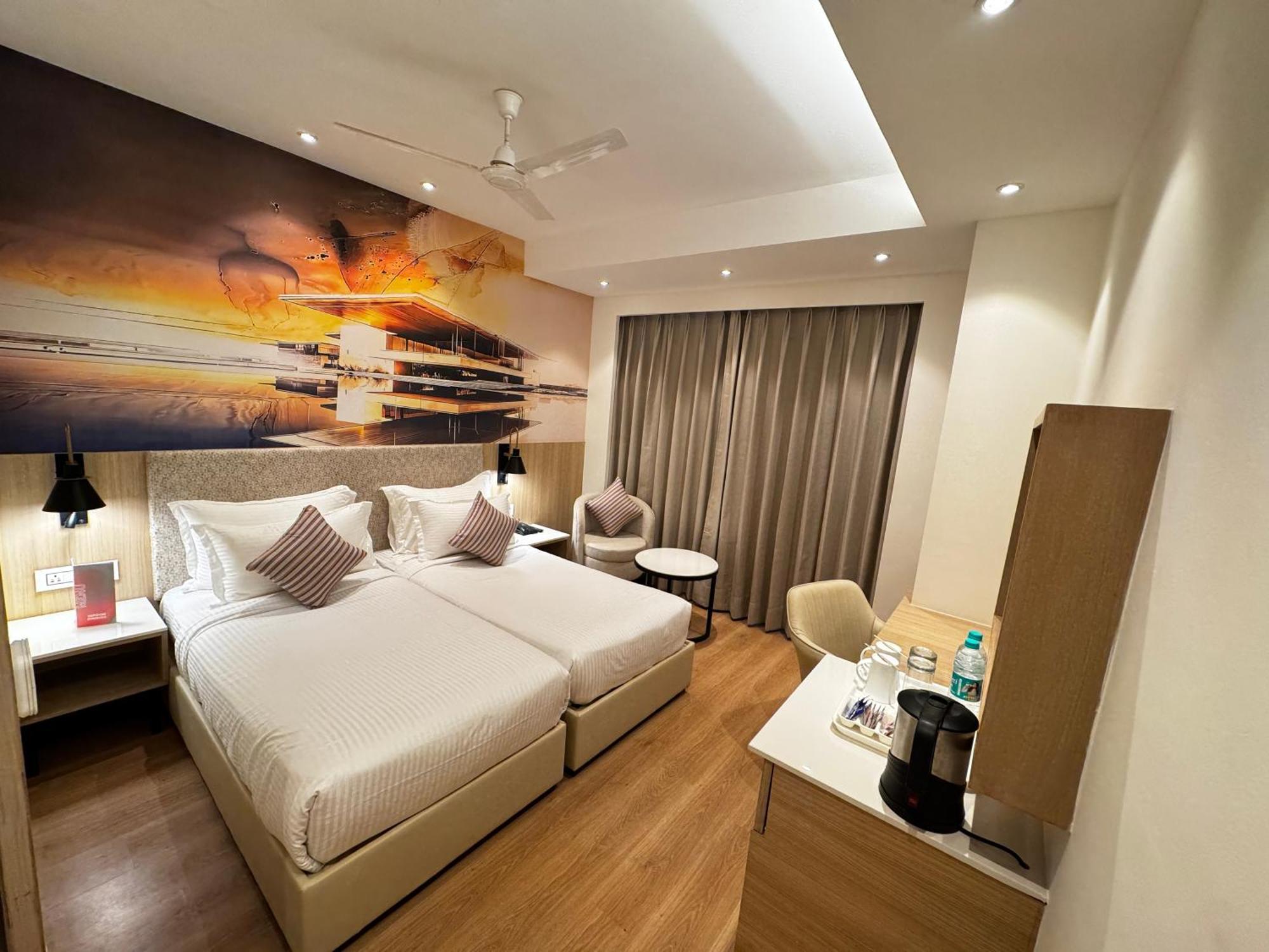 โรงแรม แซ้บไฟร์ Zirakpur ภายนอก รูปภาพ