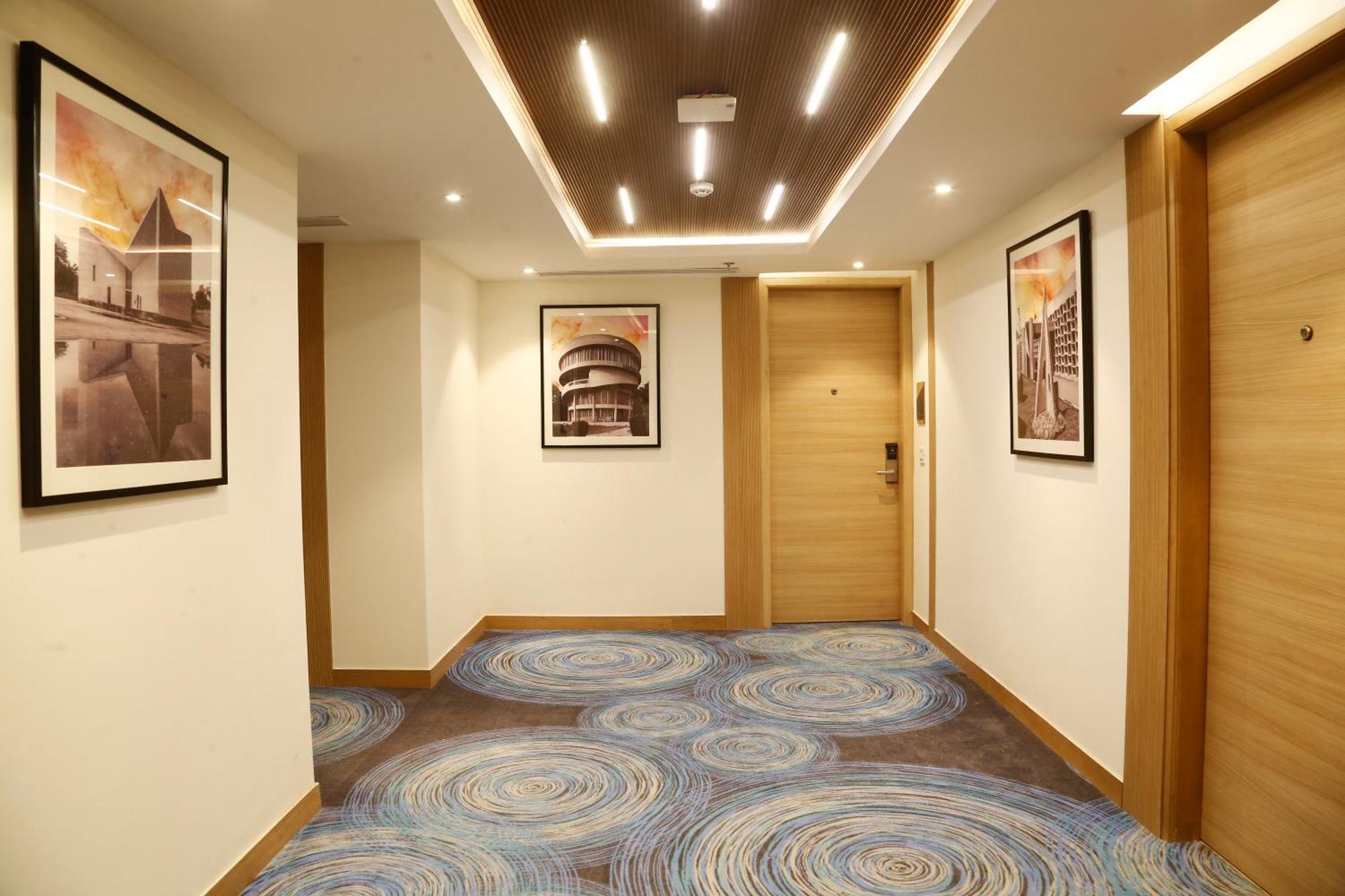 โรงแรม แซ้บไฟร์ Zirakpur ภายนอก รูปภาพ