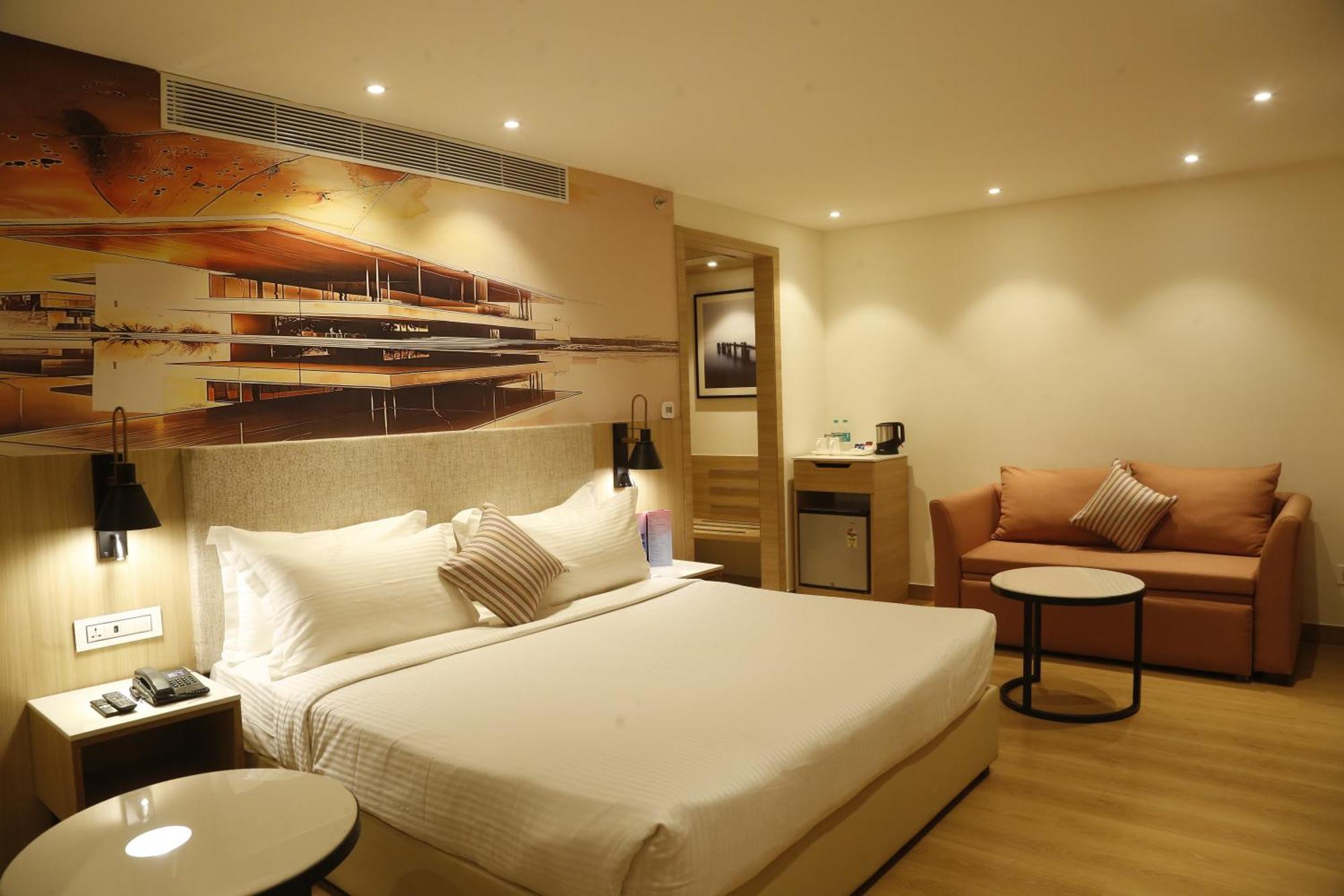 โรงแรม แซ้บไฟร์ Zirakpur ภายนอก รูปภาพ