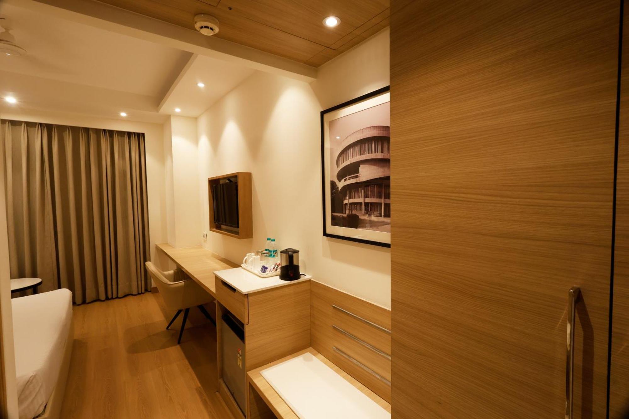โรงแรม แซ้บไฟร์ Zirakpur ภายนอก รูปภาพ