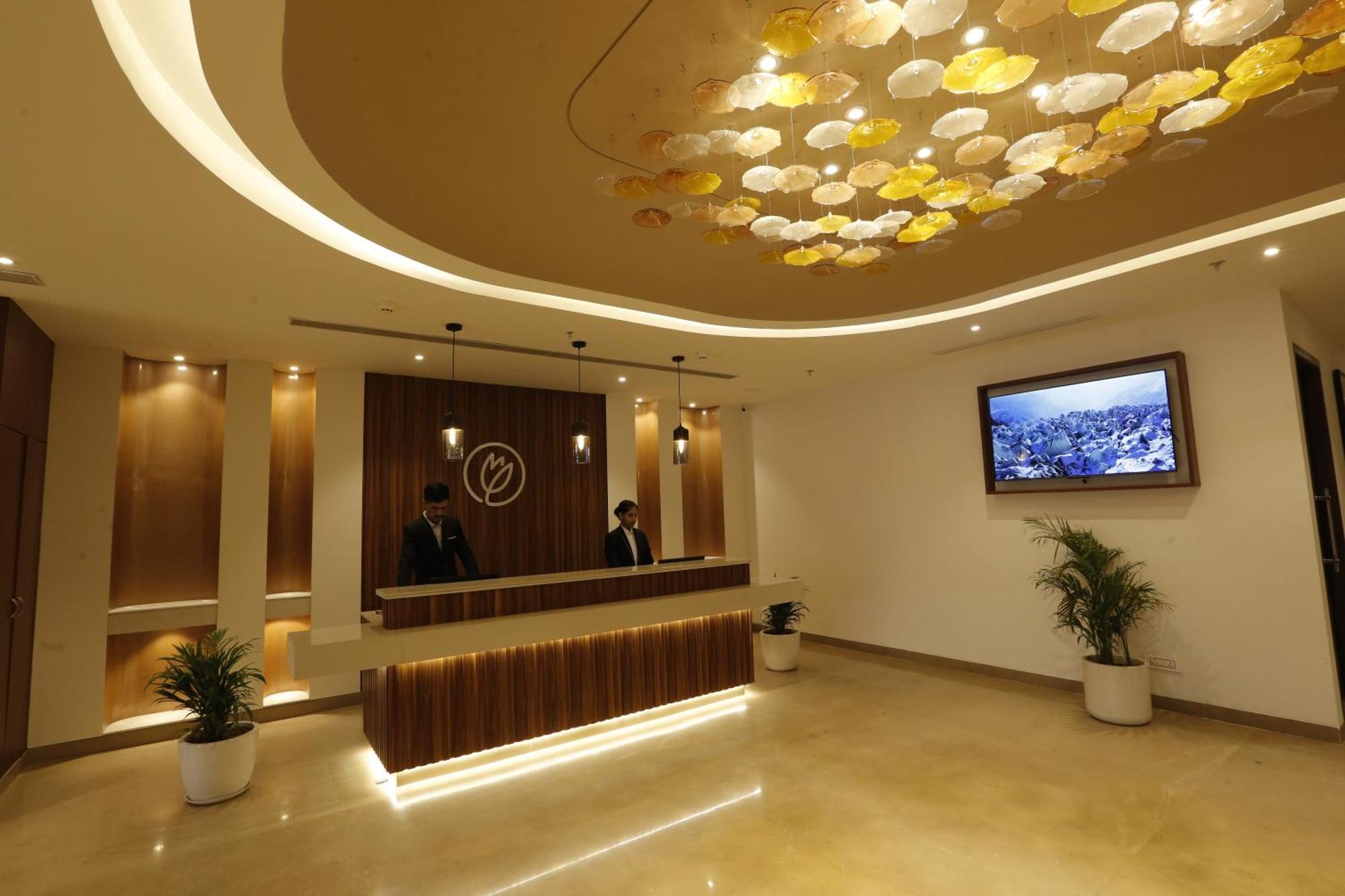 โรงแรม แซ้บไฟร์ Zirakpur ภายนอก รูปภาพ