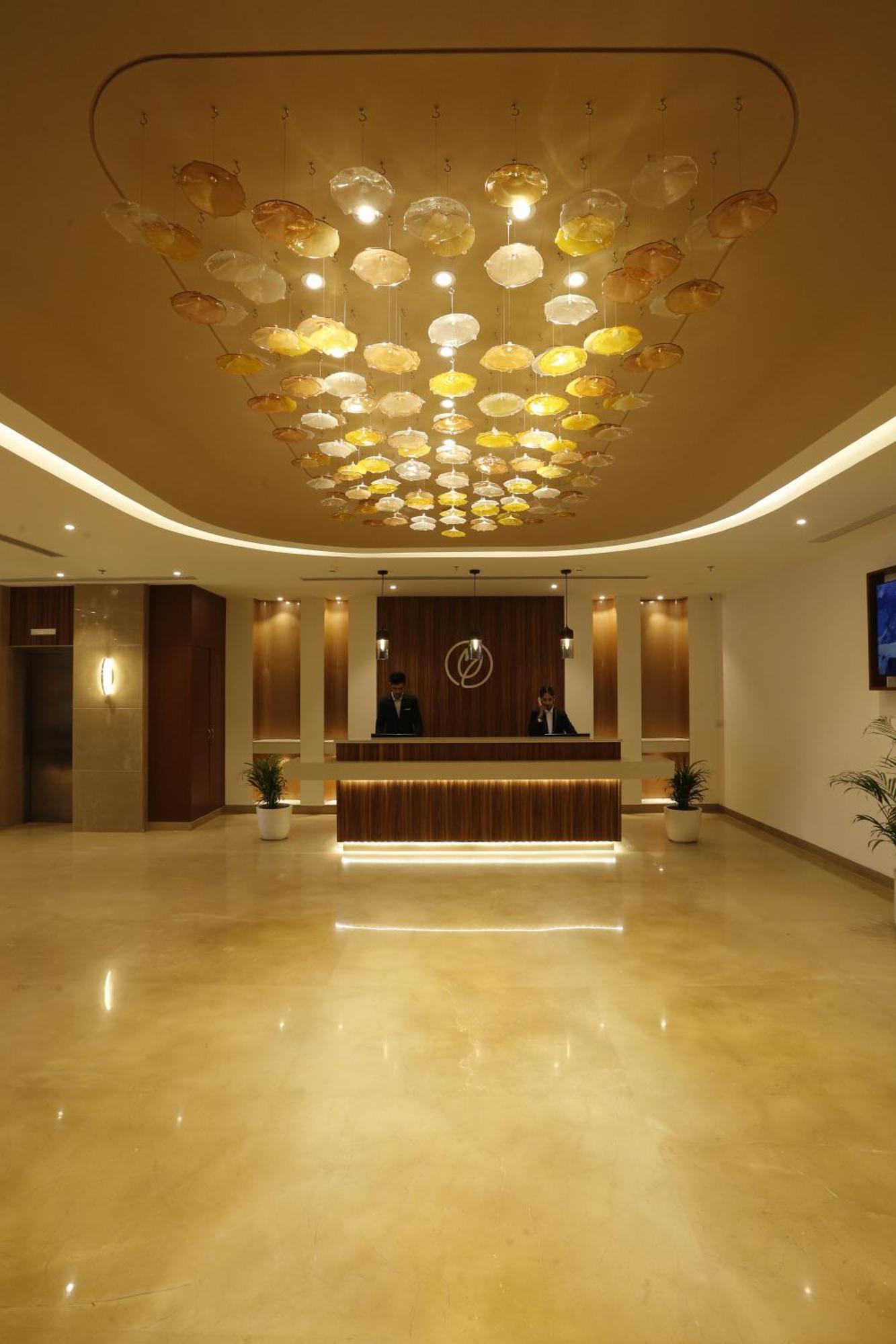 โรงแรม แซ้บไฟร์ Zirakpur ภายนอก รูปภาพ