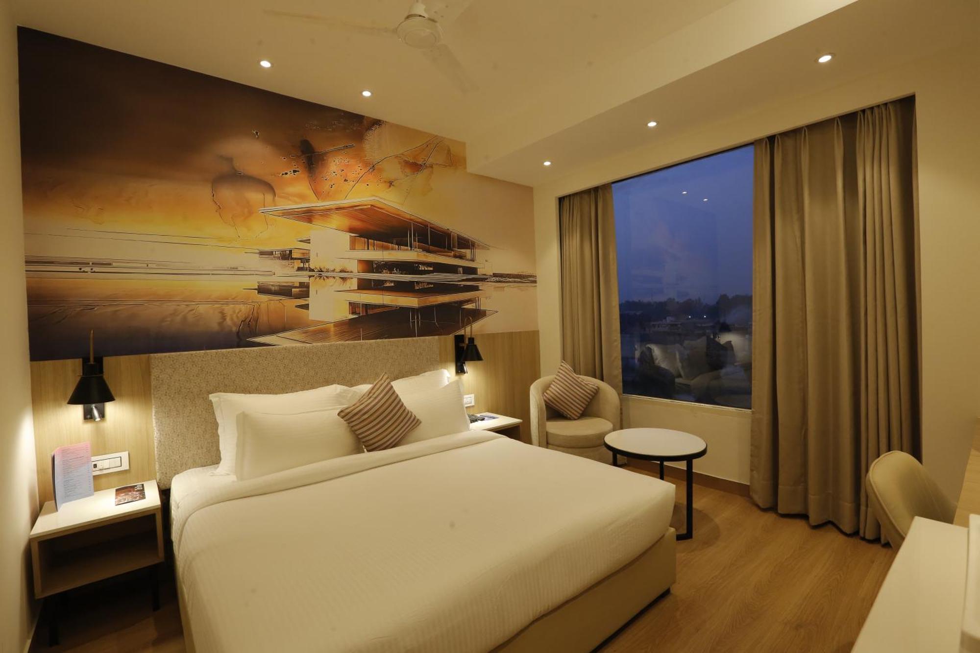 โรงแรม แซ้บไฟร์ Zirakpur ภายนอก รูปภาพ