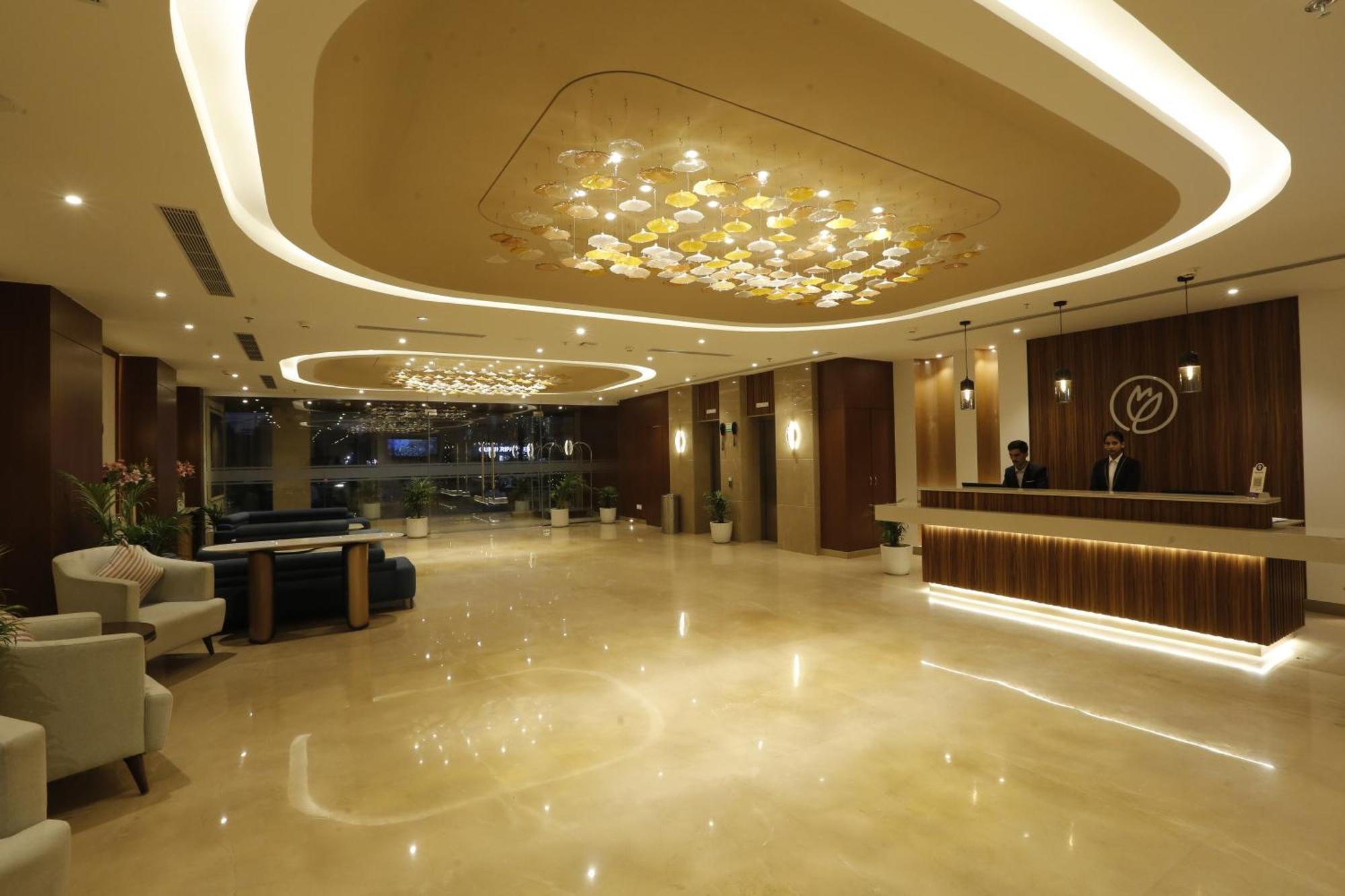โรงแรม แซ้บไฟร์ Zirakpur ภายนอก รูปภาพ
