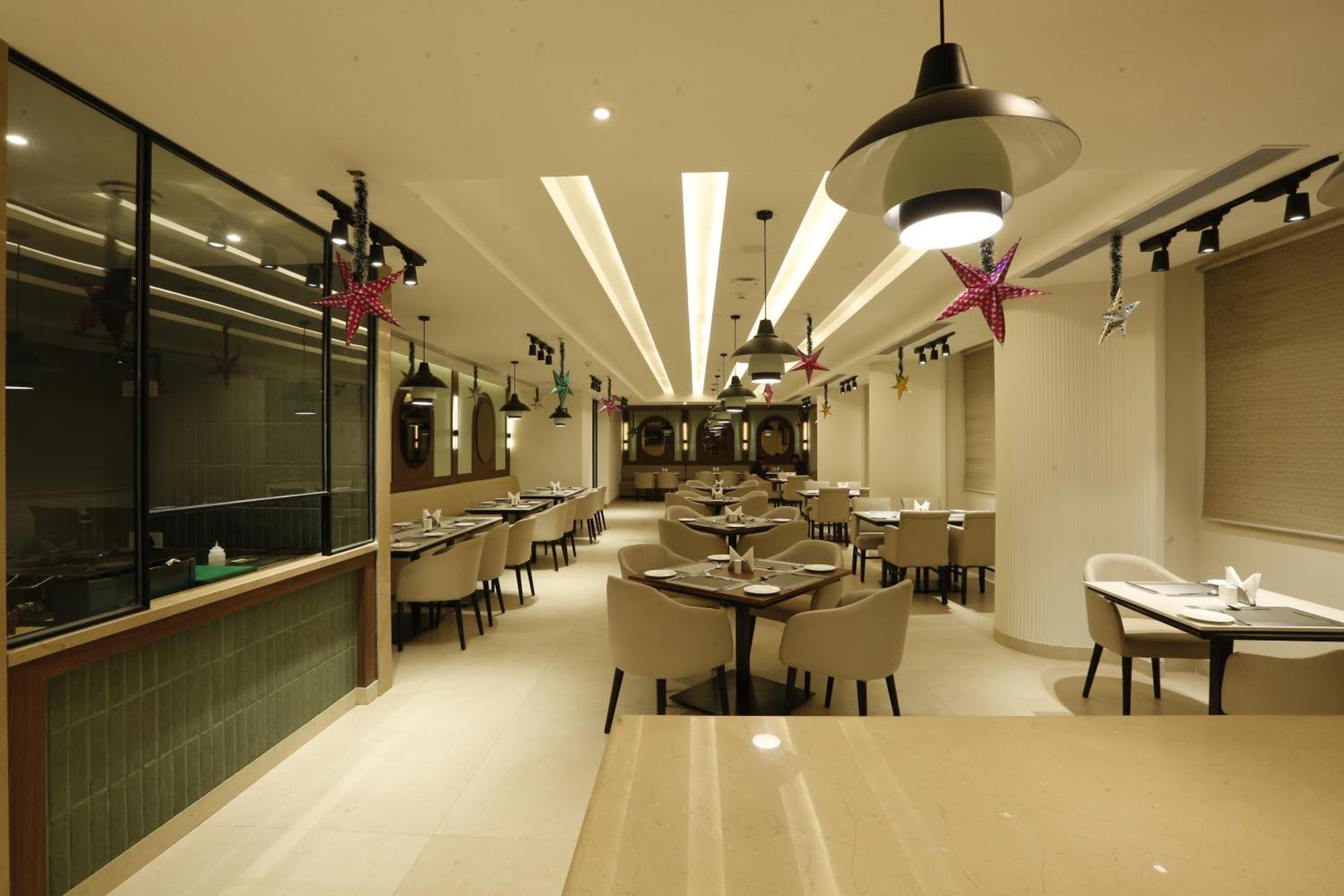 โรงแรม แซ้บไฟร์ Zirakpur ภายนอก รูปภาพ