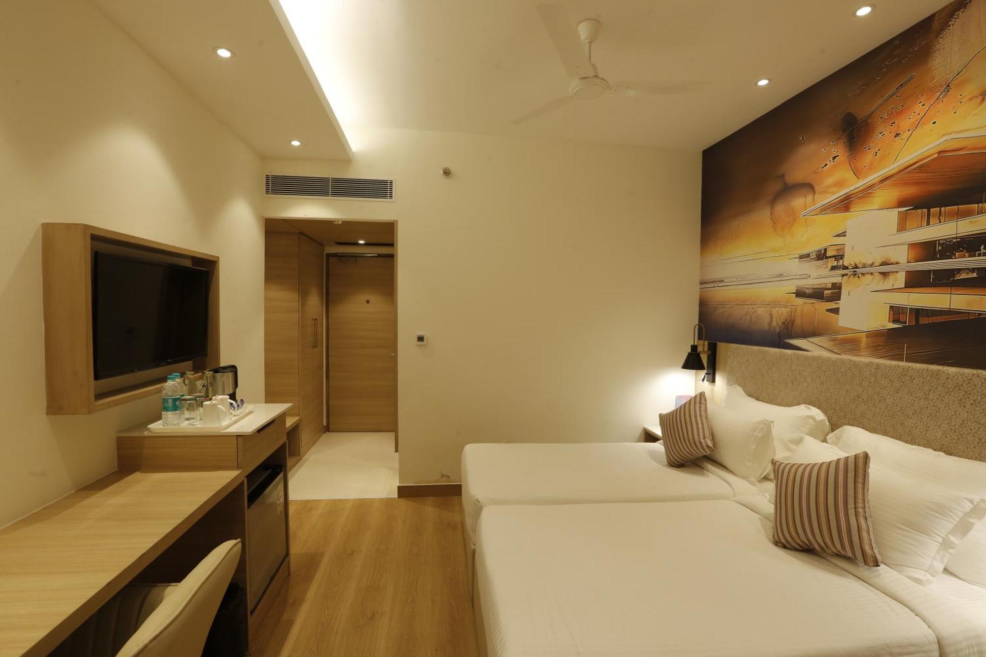 โรงแรม แซ้บไฟร์ Zirakpur ภายนอก รูปภาพ