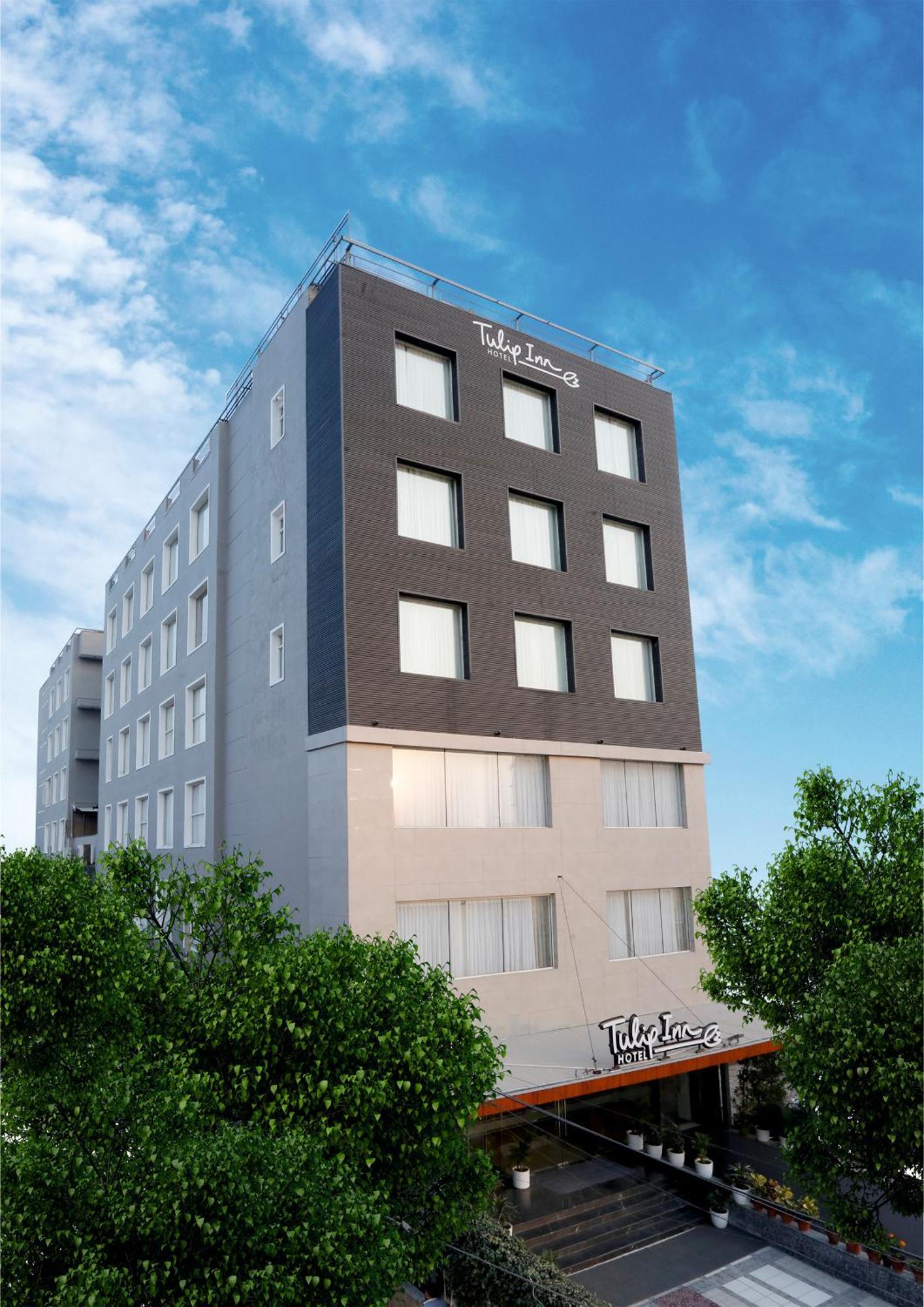 โรงแรม แซ้บไฟร์ Zirakpur ภายนอก รูปภาพ