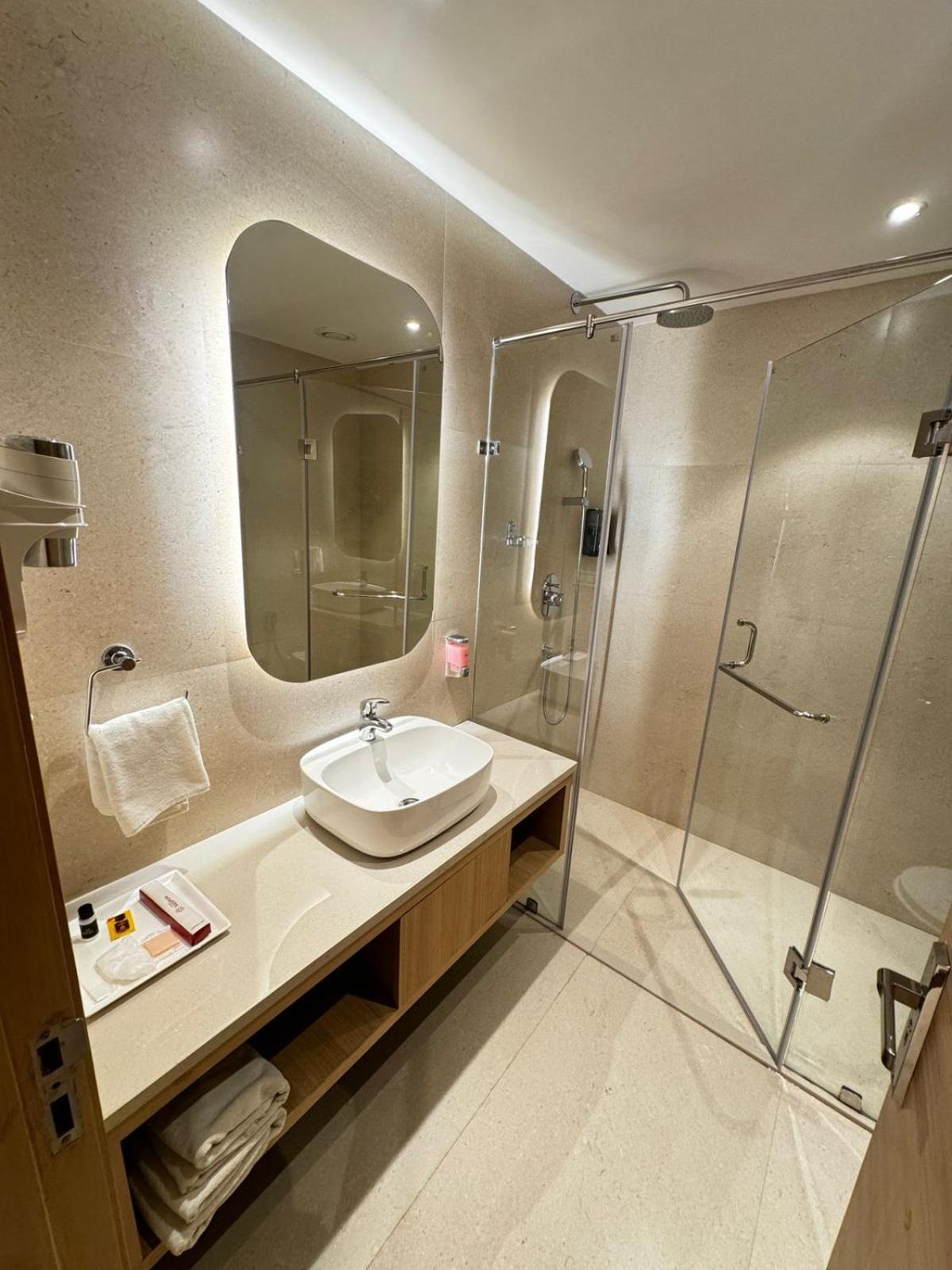 โรงแรม แซ้บไฟร์ Zirakpur ภายนอก รูปภาพ