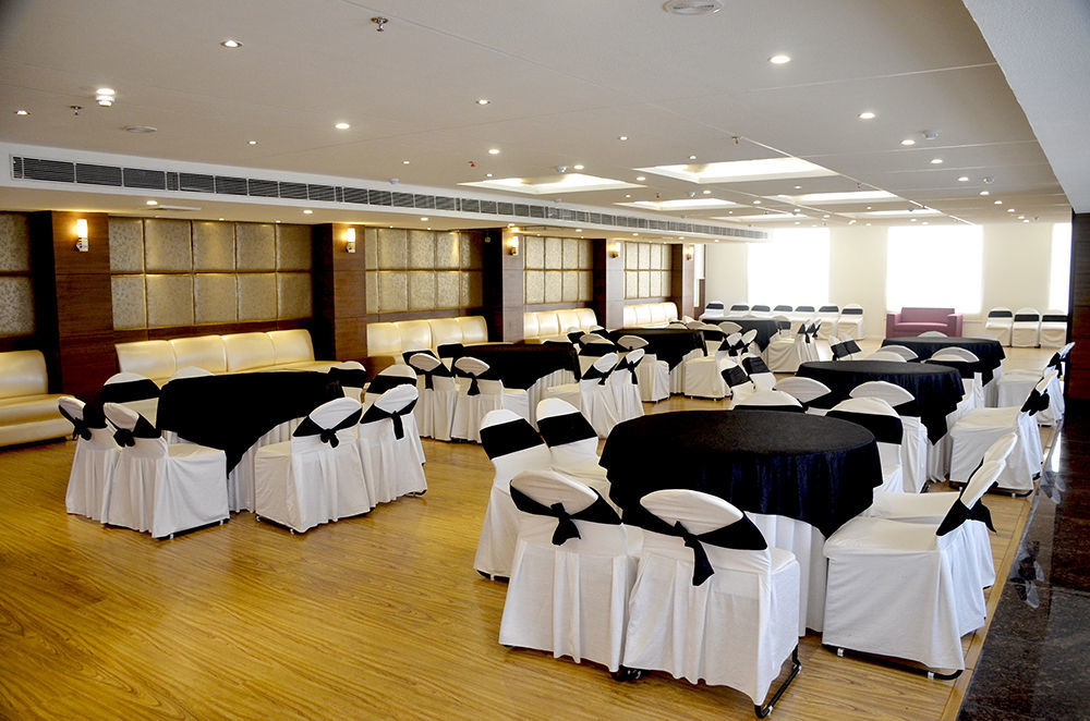 โรงแรม แซ้บไฟร์ Zirakpur ภายนอก รูปภาพ