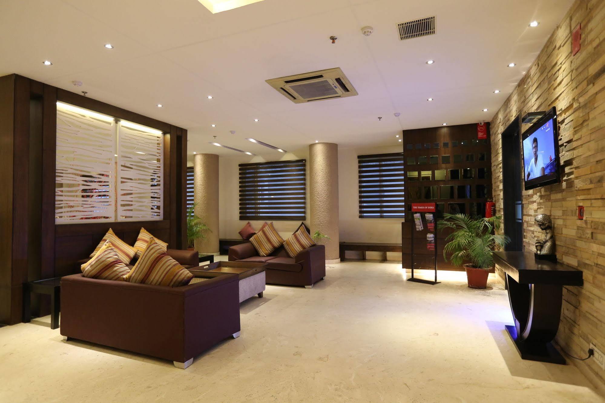 โรงแรม แซ้บไฟร์ Zirakpur ภายนอก รูปภาพ
